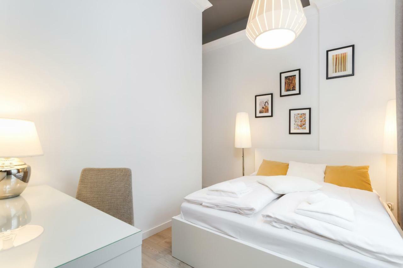 Arianska By Renters Prestige Apartment Krakow