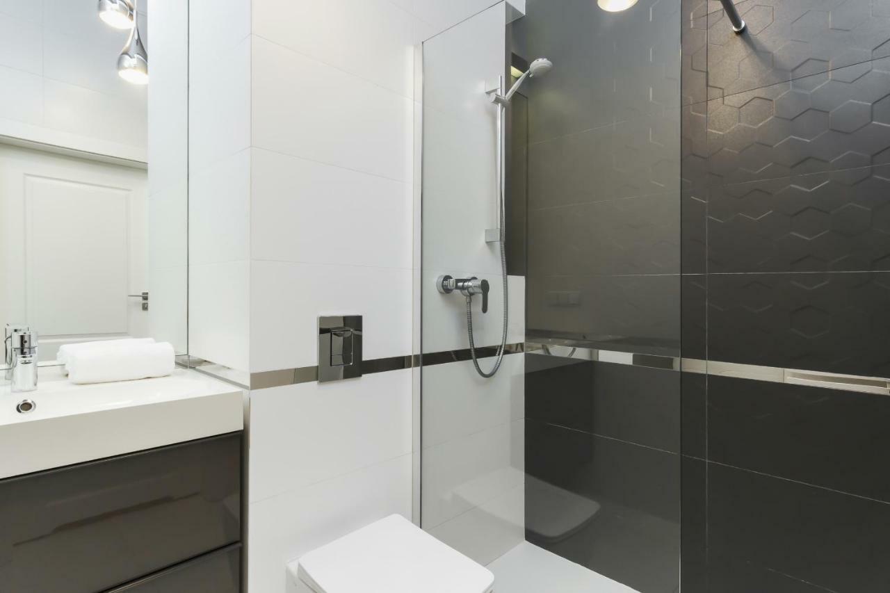 Arianska By Renters Prestige Apartment Krakow